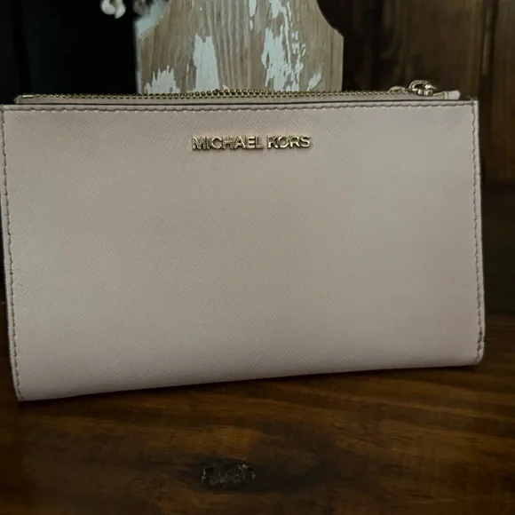 Michael Kors Light Pink Wristlet - Picture 14 of 16